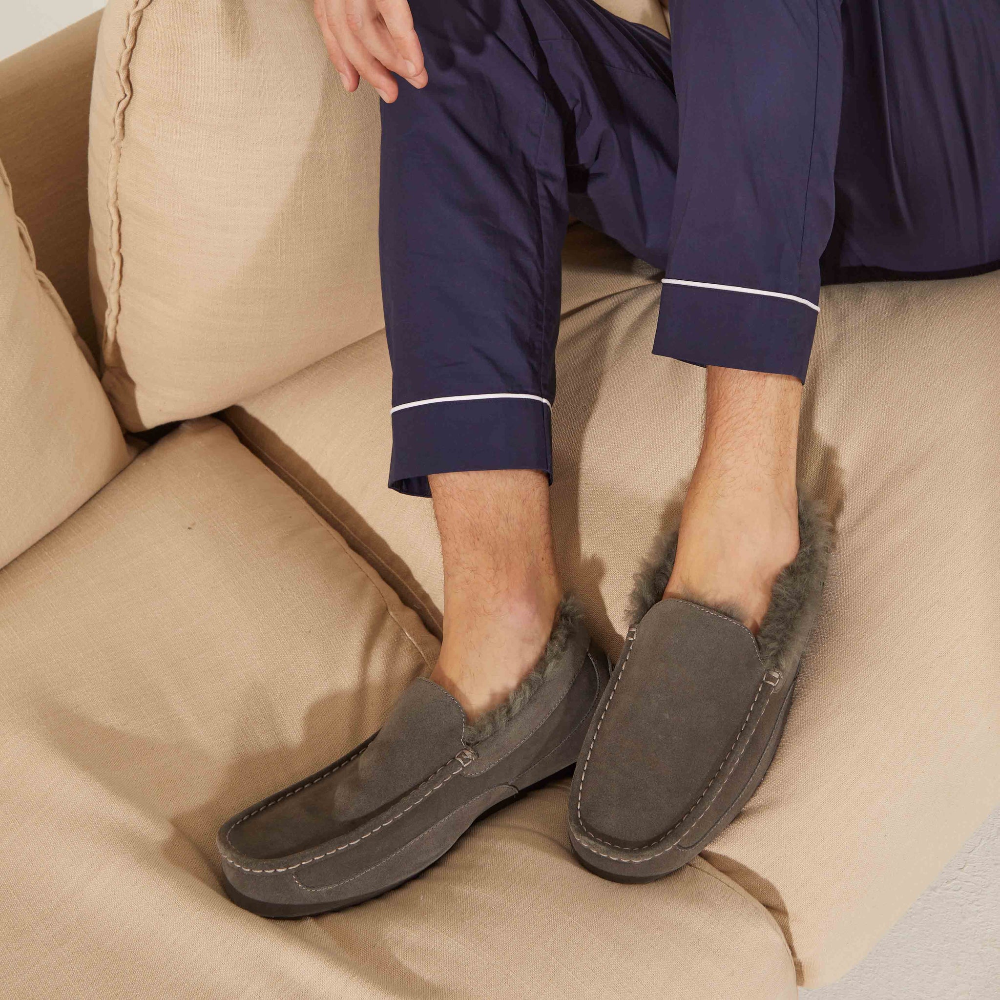 Australian Shearling Tread Men's Moccasin Slippers - Tophatter Daily Deals