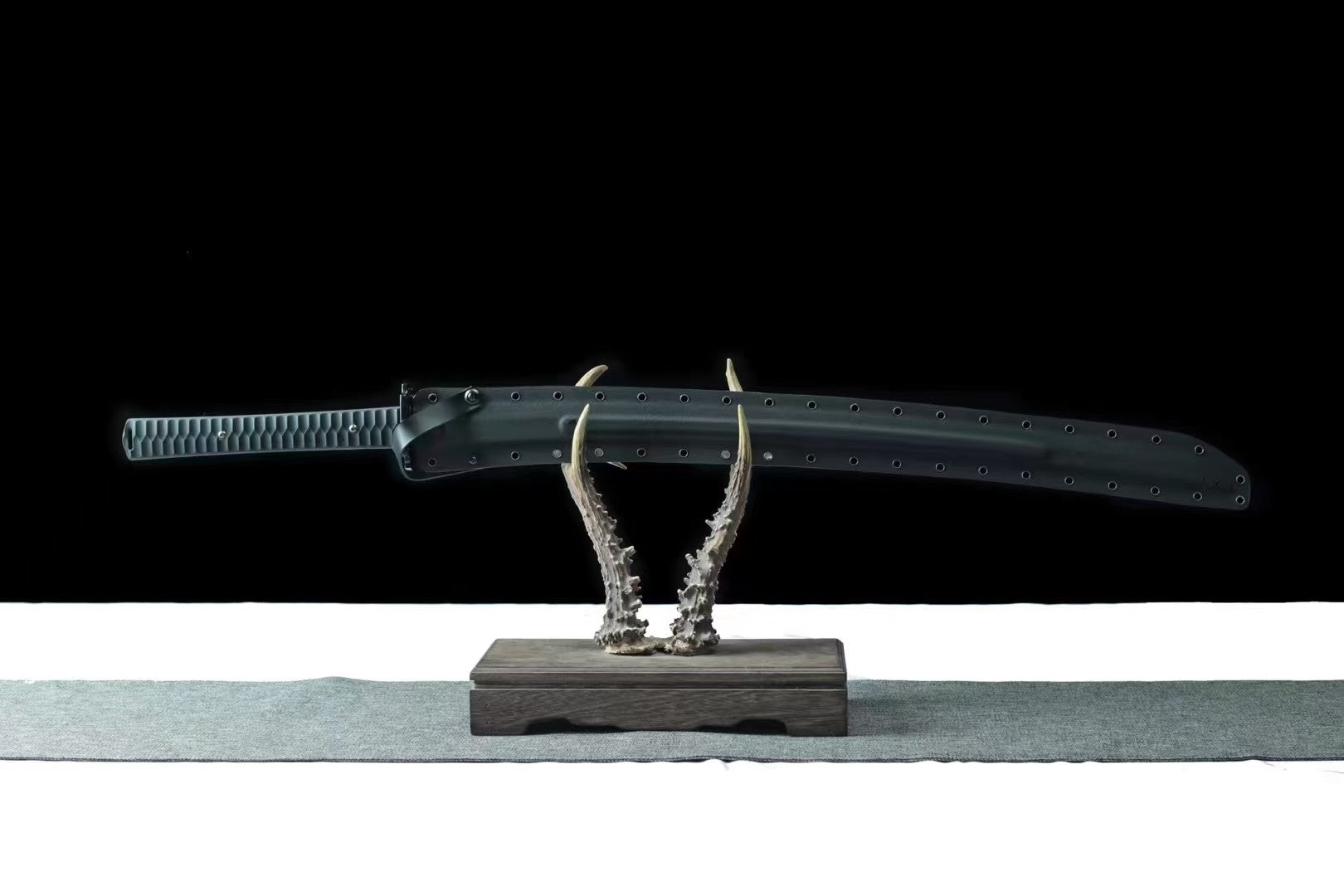 Tactical Titanium-Coated Samurai Sword - Tophatter Daily Deals
