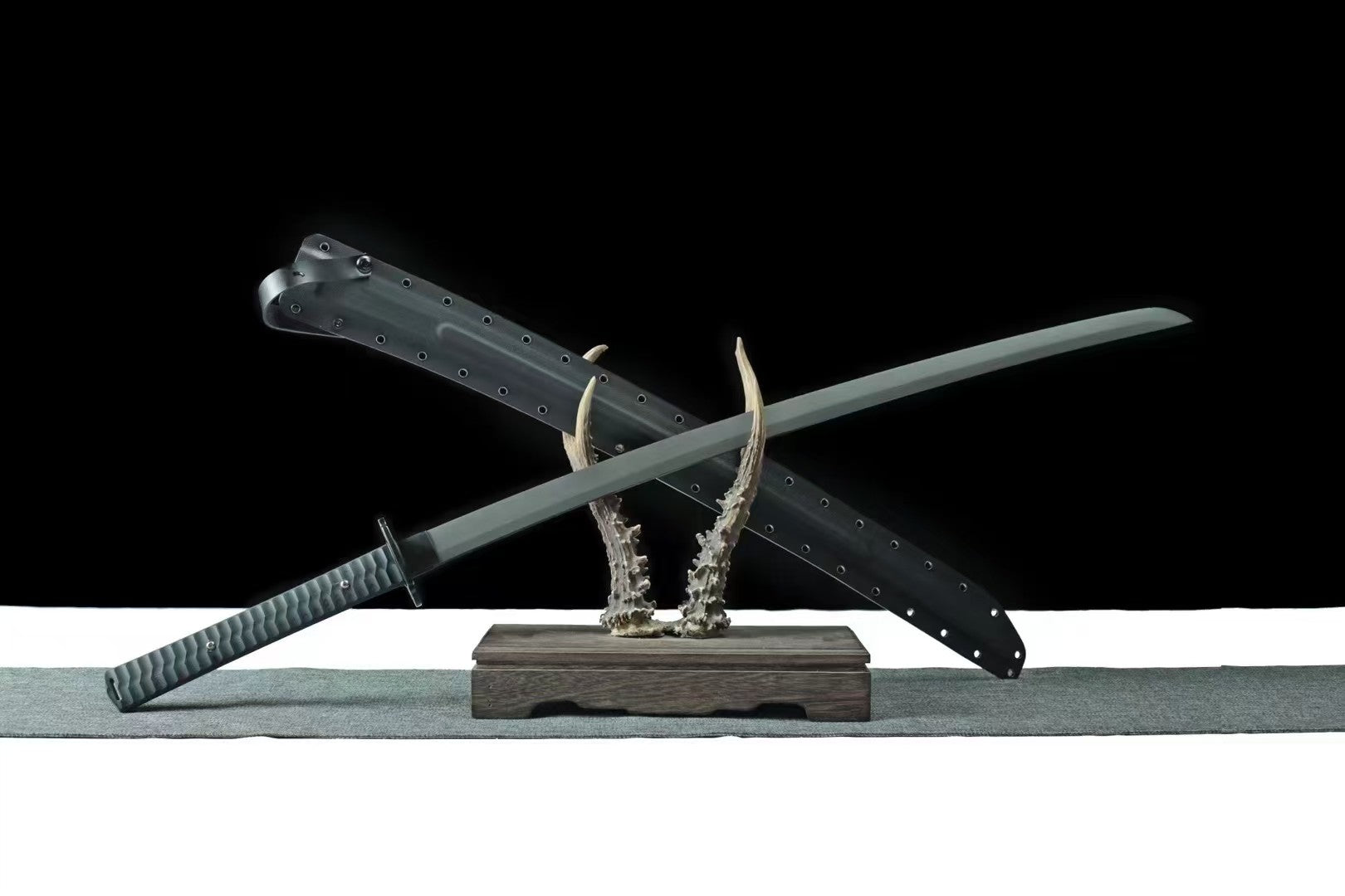 Tactical Titanium-Coated Samurai Sword - Tophatter Daily Deals