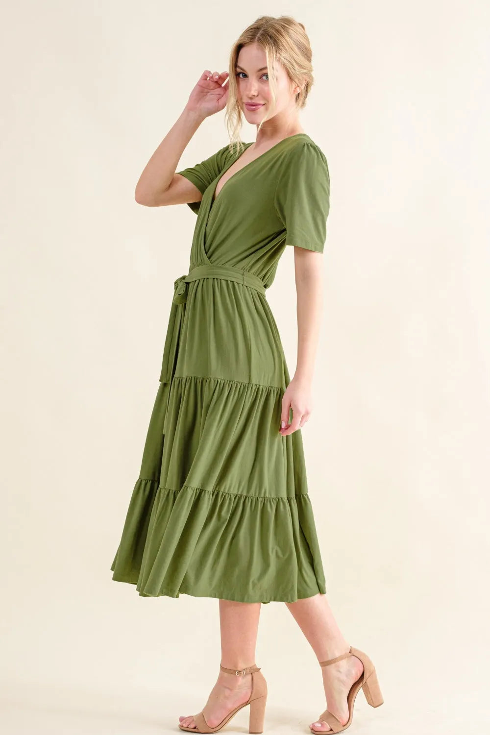 And The Why Soft Short Sleeve Tiered Midi Dress Casual Dresses - Tophatter Daily Deals