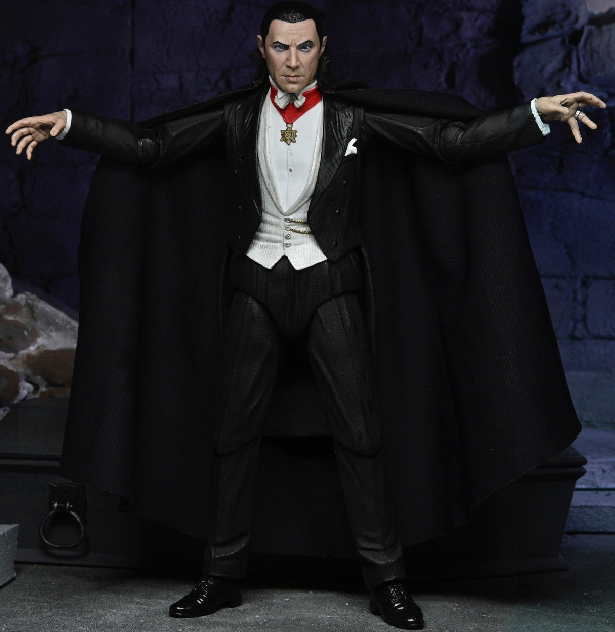 Dracula (Colour) – Universal Monsters Ultimate Dracula (Transylvania) Action Figure Action Figure - Tophatter Daily Deals