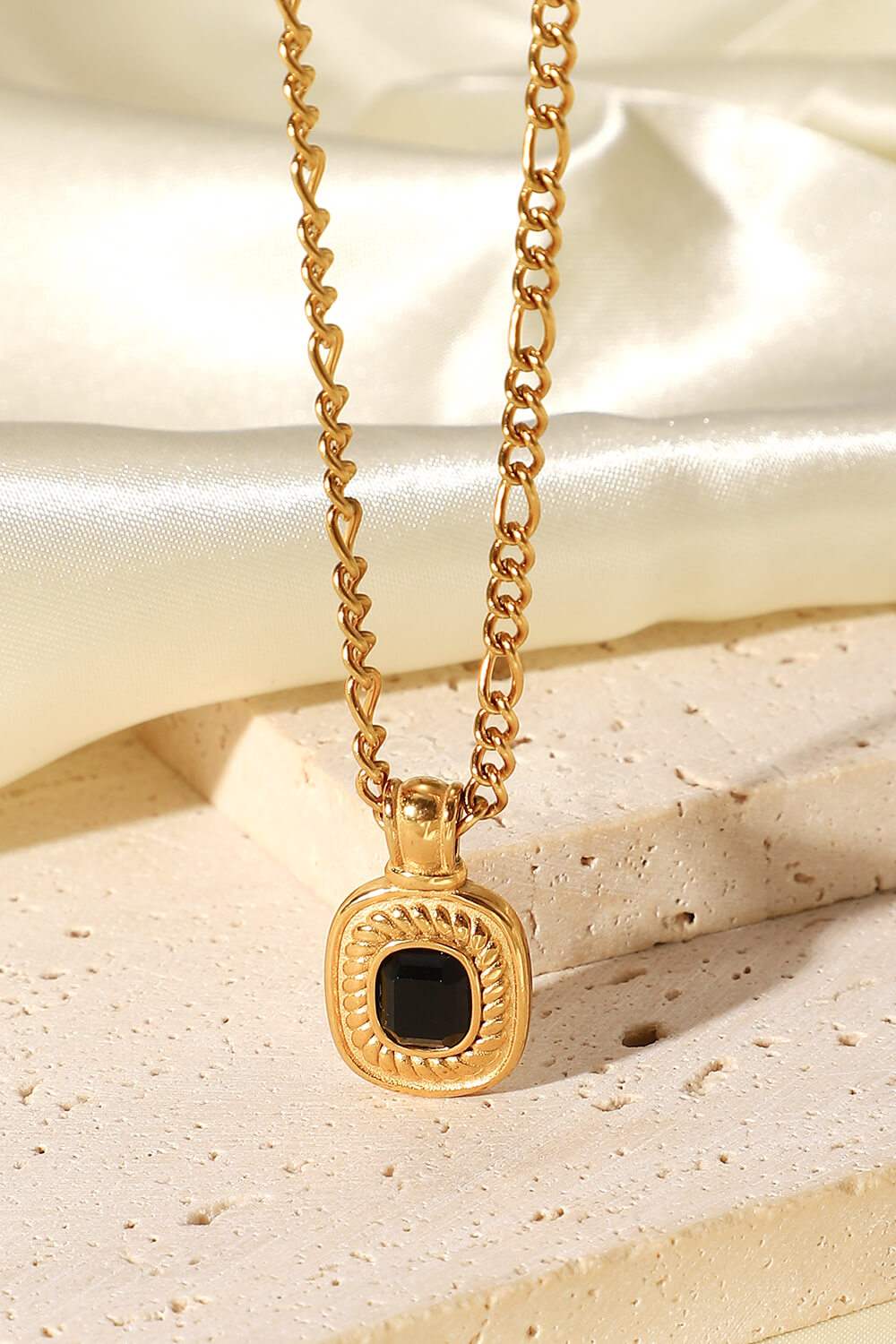 18K Gold Plated Inlaid Rhinestone Pendant Necklace Necklaces - Tophatter Daily Deals