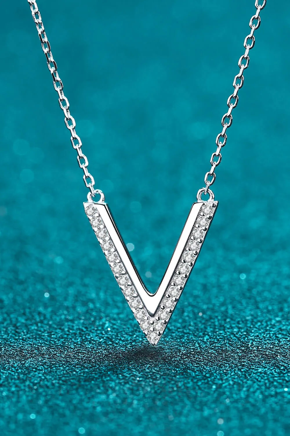 Adored Sterling Silver V Letter Pendant Necklace Necklaces - Tophatter Daily Deals