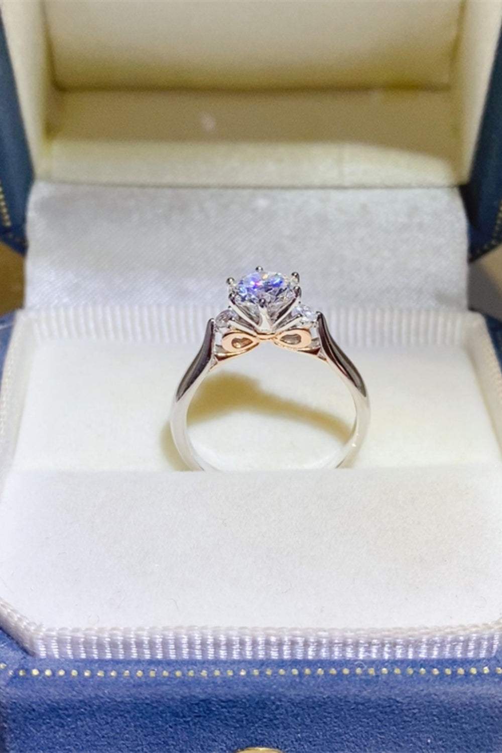 2 Carat Moissanite 925 Sterling Silver Ring - Tophatter Deals and Online Shopping - Electronics, Jewelry, Beauty, Health, Gadgets, Fashion - Tophatter's Discounts & Offers - tophatters