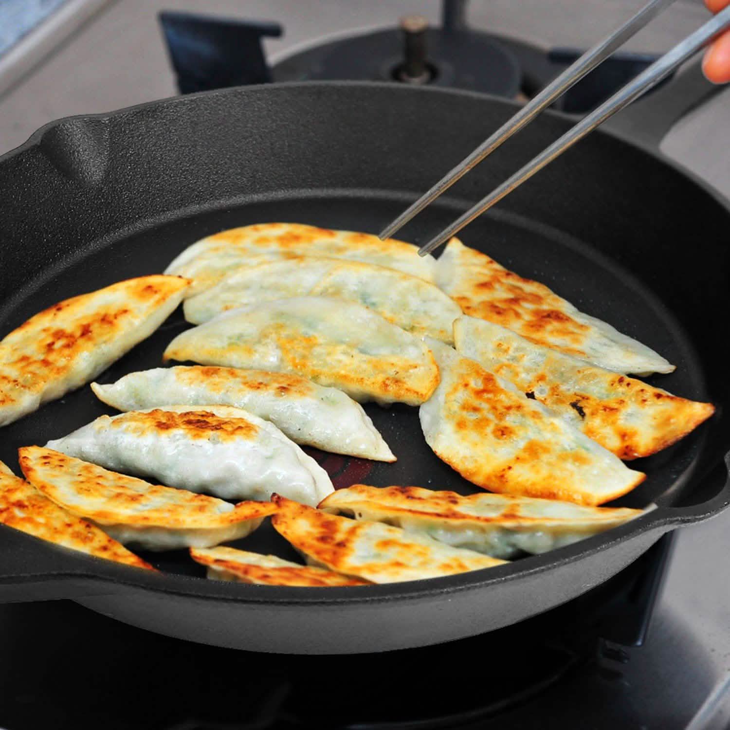 12 Inch Pre-Seasoned Cast Iron Skillet Oven Safe Cookware Kitchen Tools & Gadgets - Tophatter Daily Deals