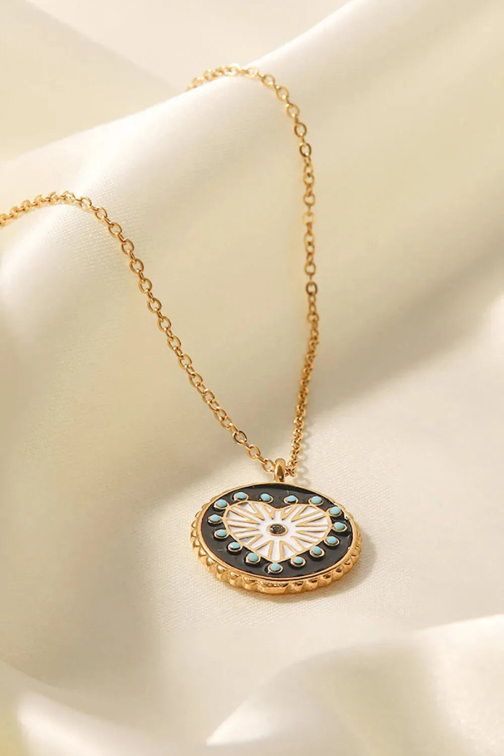 Heart Design Round Pendant Necklace Necklaces - Tophatter Daily Deals