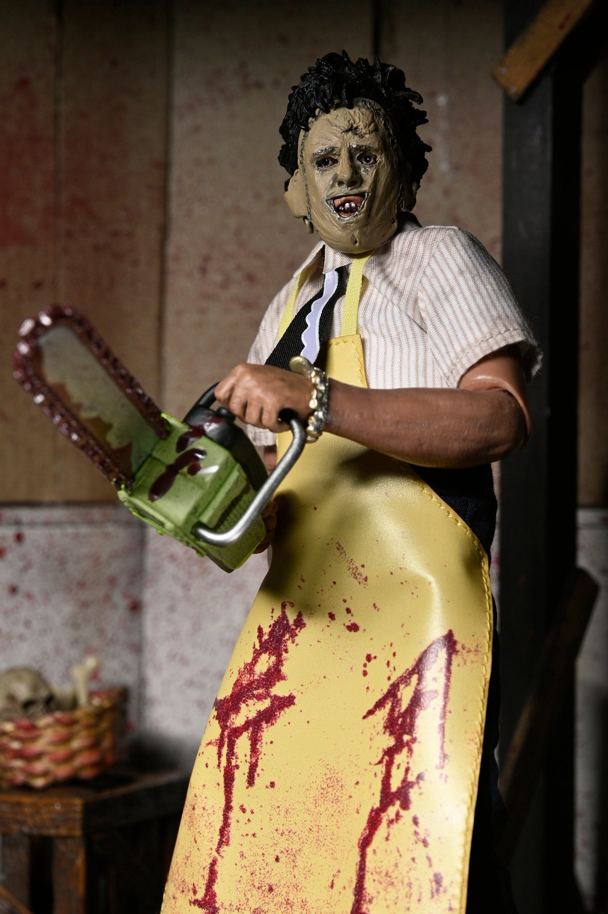 The Texas Chain Saw Massacre – Official Clothed Leatherface Action Figure Action Figure - Tophatter Daily Deals