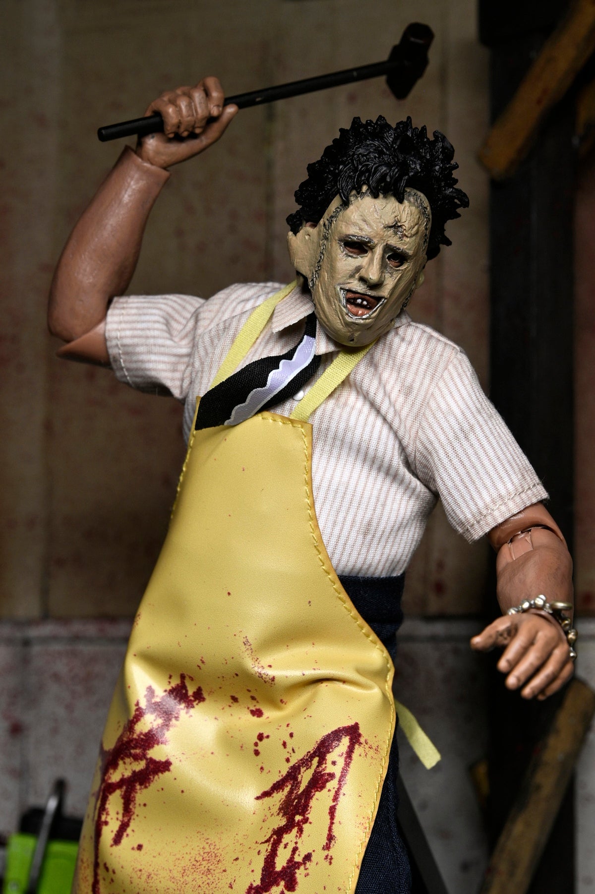The Texas Chain Saw Massacre – Official Clothed Leatherface Action Figure Action Figure - Tophatter Daily Deals
