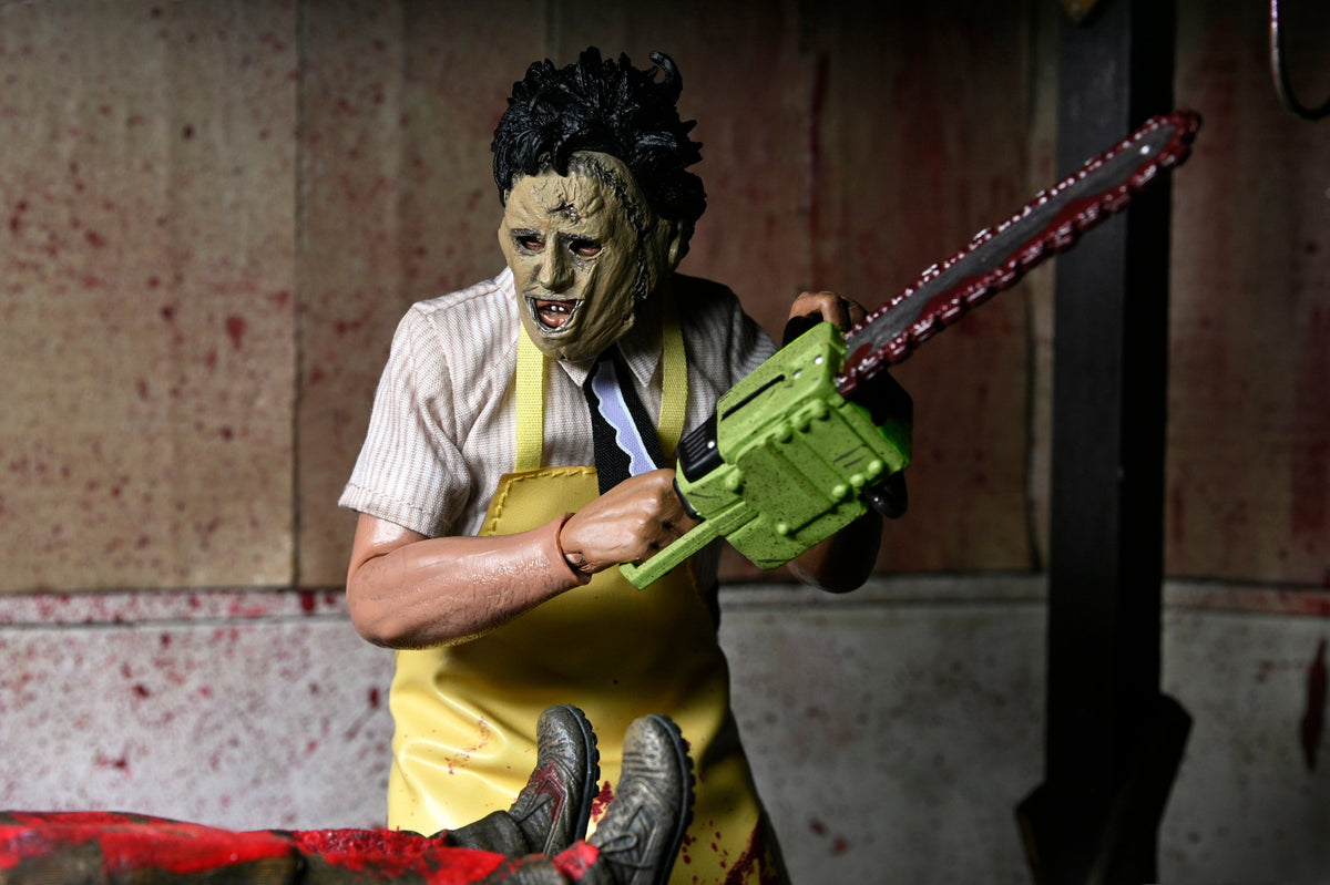 The Texas Chain Saw Massacre – Official Clothed Leatherface Action Figure Action Figure - Tophatter Daily Deals