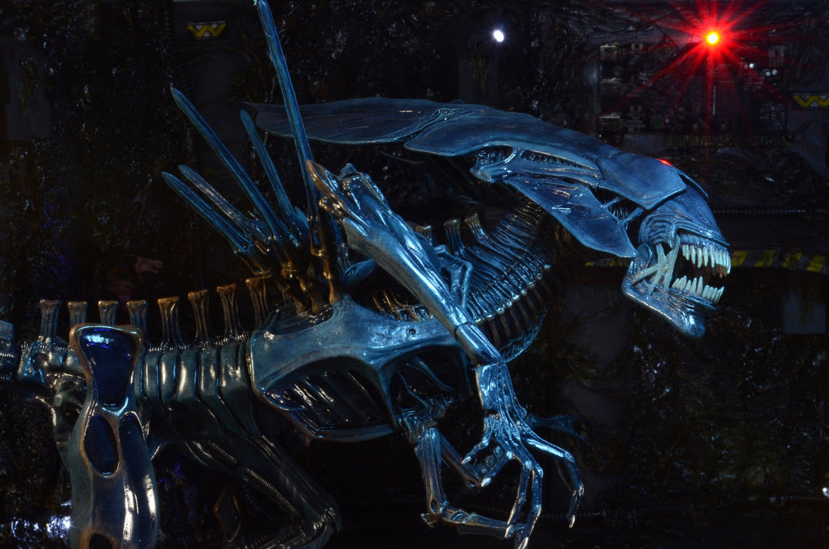 Aliens – Official Xenomorph Queen Ultra Deluxe 30" Action Figure Action Figure - Tophatter Daily Deals