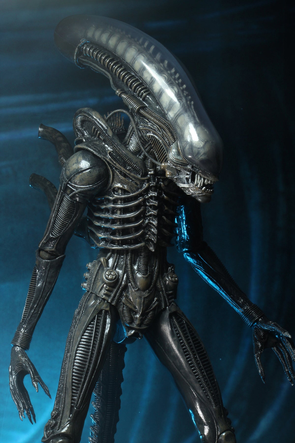 Alien – Official Ultimate 40th Anniversary Big Chap 1:4 Scale 18" Action Figure Action Figure - Tophatter Daily Deals