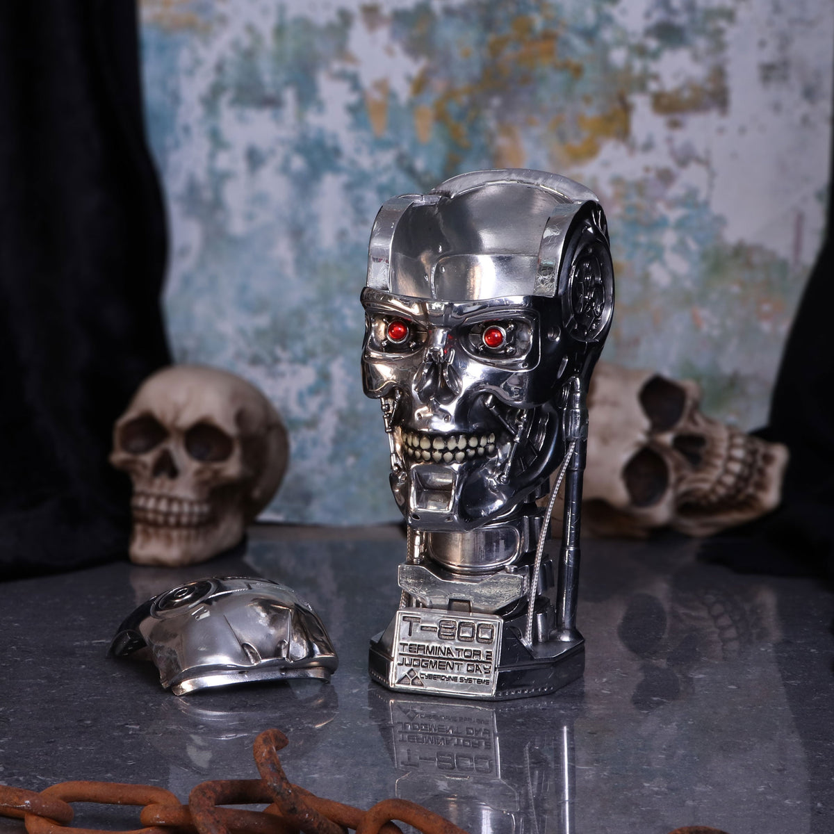 Terminator 2: Judgment Day – Official T-800 Head Box Collectible - Tophatter Daily Deals