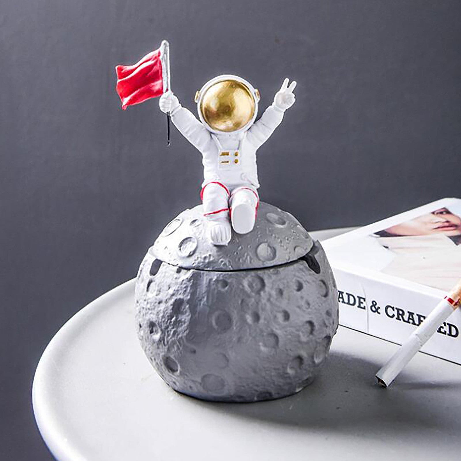 Astronaut Ashtray Creative With Lid Anti-flying Smoke Personality Trend Style2 0 - Tophatter Daily Deals
