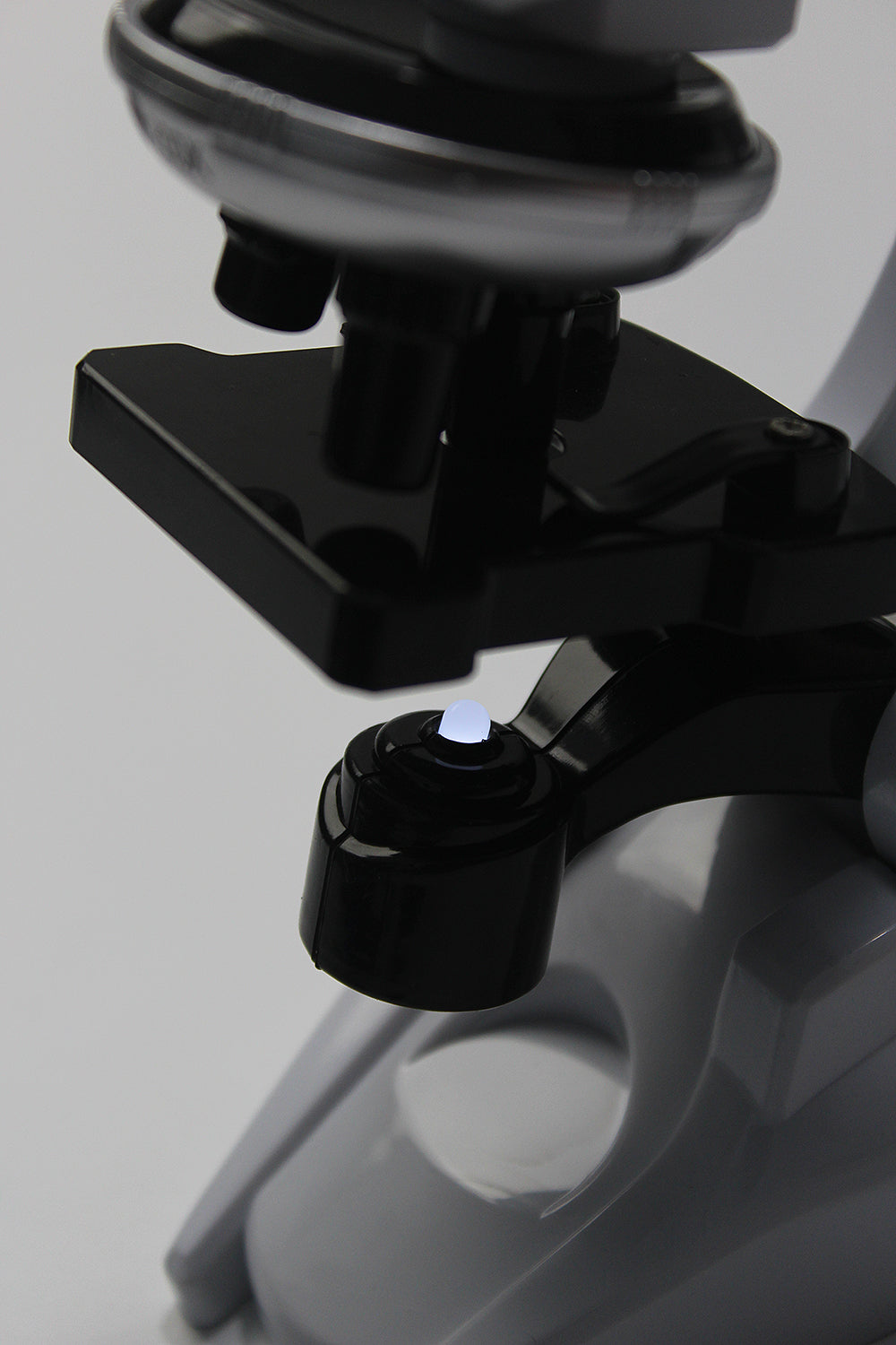 Bored To Observe The Micro World Microscope 0 - Tophatter Daily Deals