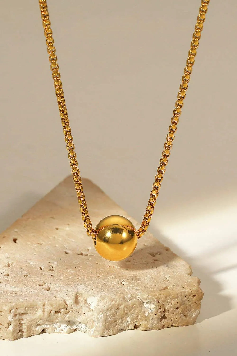 18K Gold-Plated Round Shape Pendant Necklace Necklaces - Tophatter Daily Deals