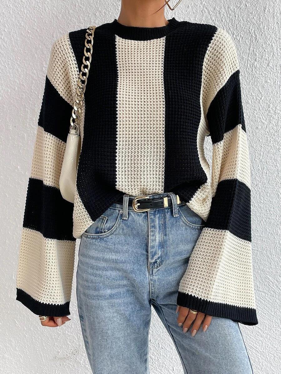 Oversized Women’s Knitted Sweater - Bell Sleeve, Chunky 3D Changing Face Moving Picture Frame - Tophatter Daily Deals