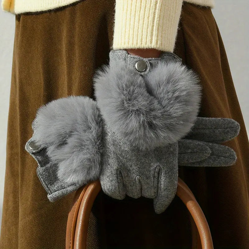 Insulating Women’s Winter Gloves – Faux Fur Trim, Cashmere Gray One size - Tophatter Daily Deals