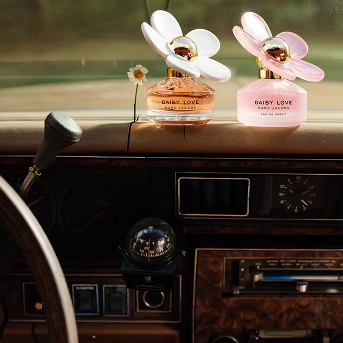 Marc Jacobs Daisy Love Eau De Toilette 50ml Spray - Tophatter Daily Deals