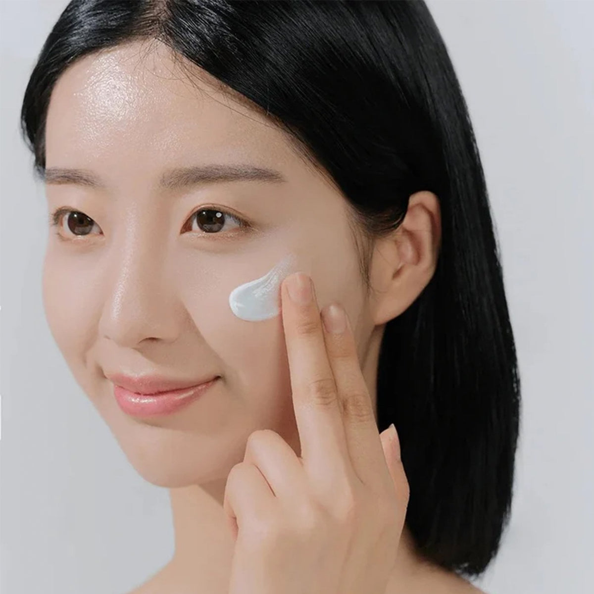 Skin1004 Madagascar Centella Hyalu-Cica Water-Fit SPF50+ 50ml Pump - Tophatter Daily Deals
