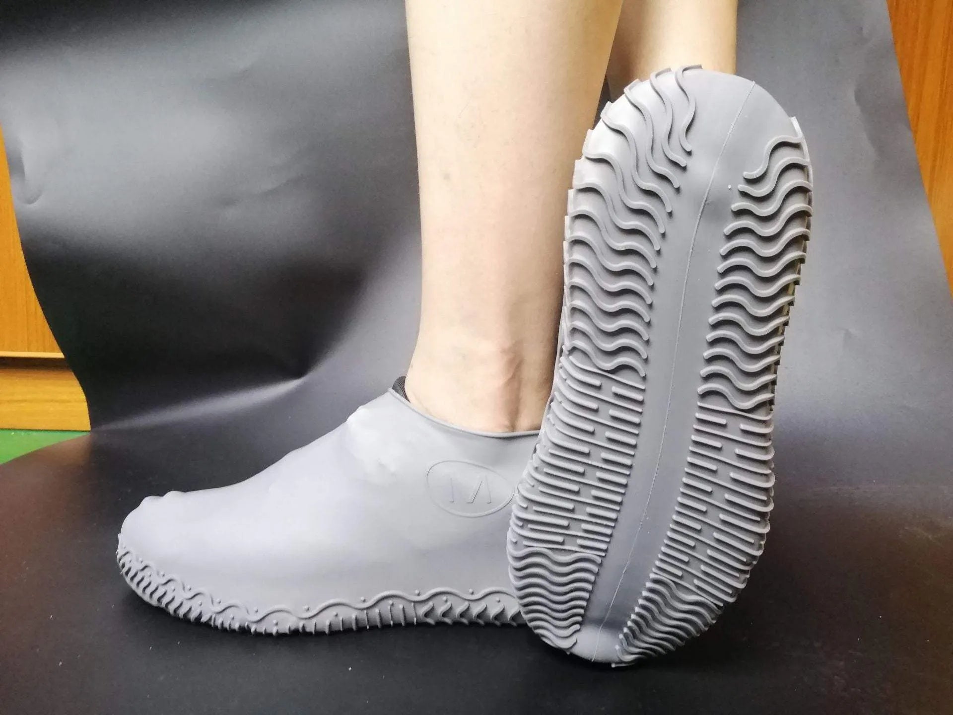 Ultra-Durable Silicovers Non-Slip Shoe Covers: Keep Your Shoes Clean & Dry Grey Shoe Covers - Tophatter Daily Deals