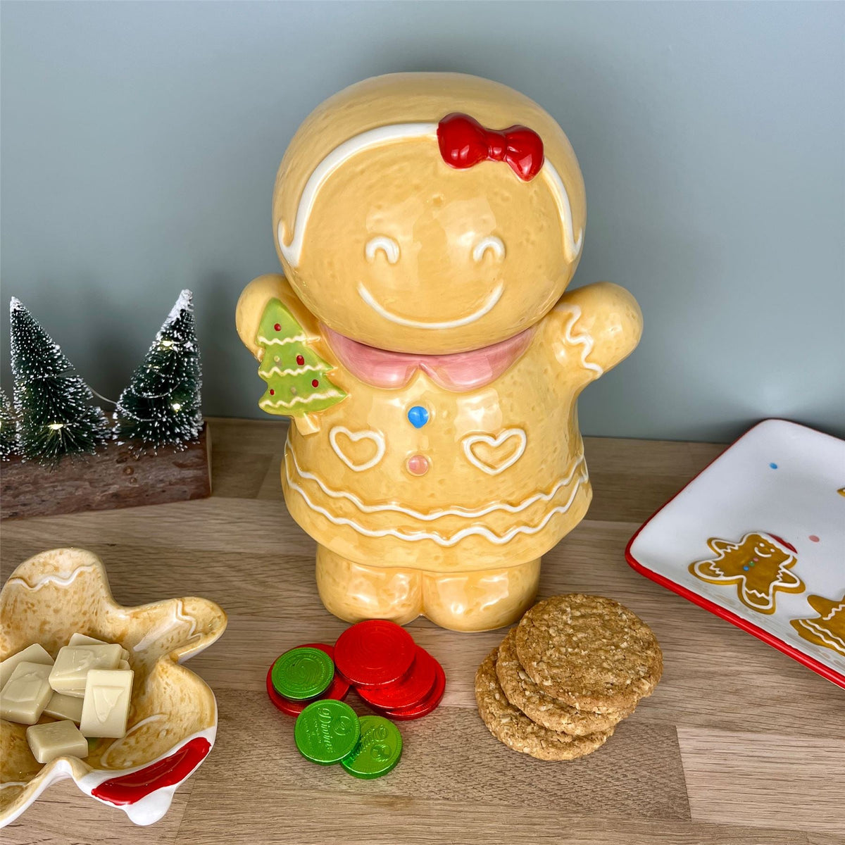 Gingerbread Girl Christmas Storage Jar | Festive Ceramic Kitchen Cookie Jar 18cm Jar - Tophatter Daily Deals