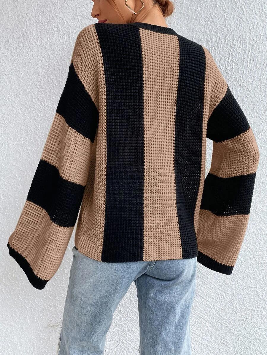 Oversized Women’s Knitted Sweater - Bell Sleeve, Chunky 3D Changing Face Moving Picture Frame - Tophatter Daily Deals