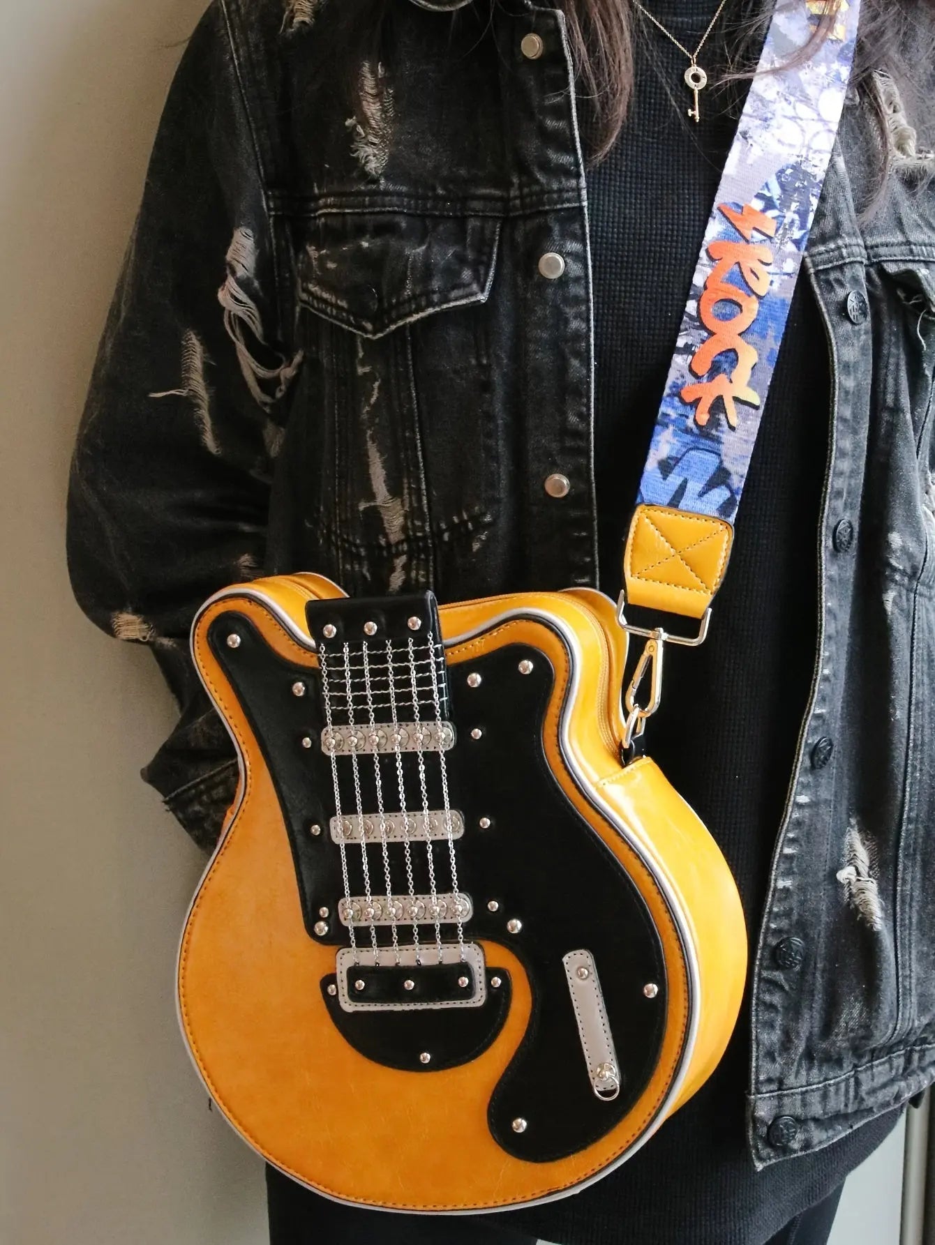 2025 Niche Guitar Shaped Y2K Style Bag, Novelty Crossbody Bag, Rivets Decor Trendy Shoulder Bag - Tophatter Daily Deals