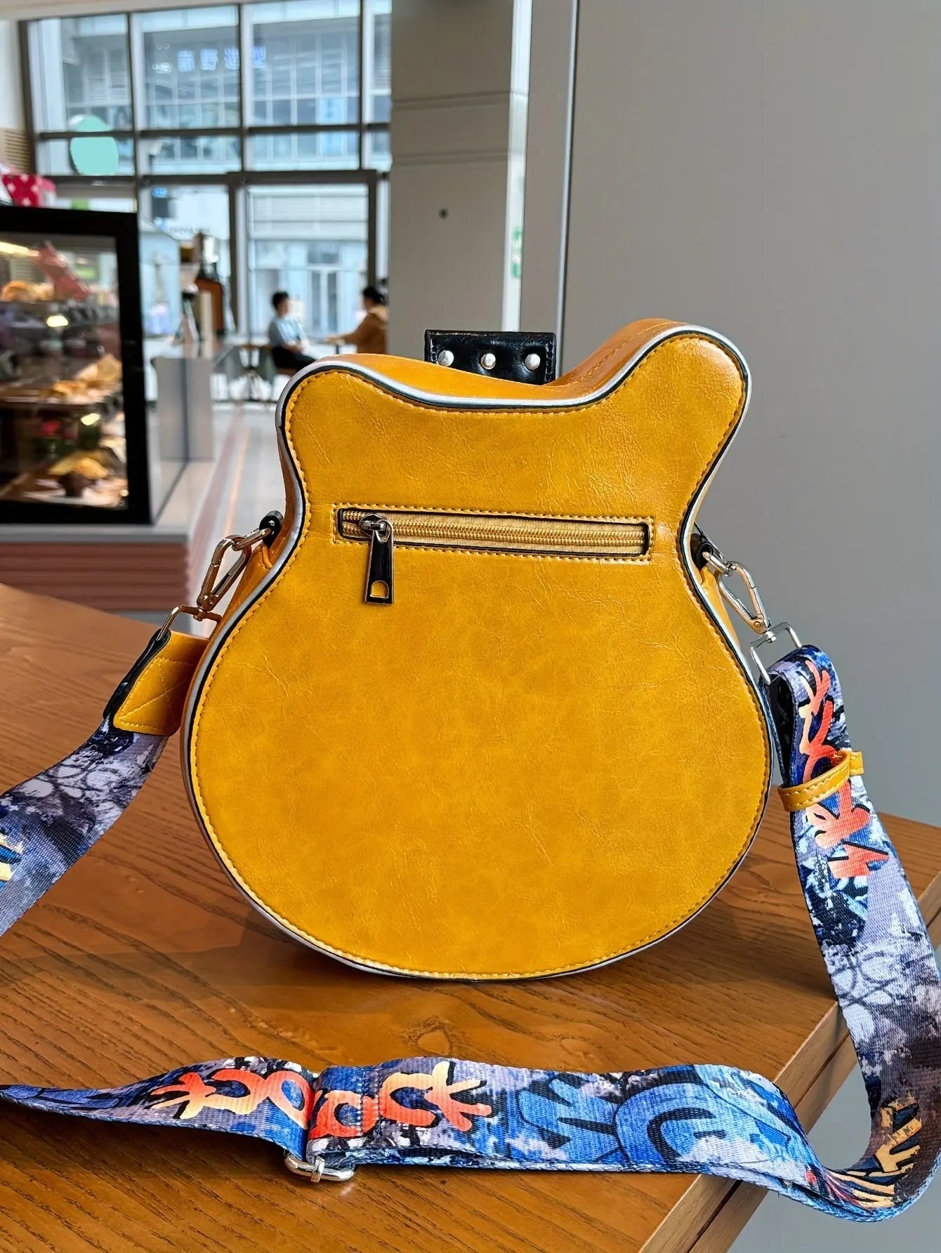 2025 Niche Guitar Shaped Y2K Style Bag, Novelty Crossbody Bag, Rivets Decor Trendy Shoulder Bag - Tophatter Daily Deals