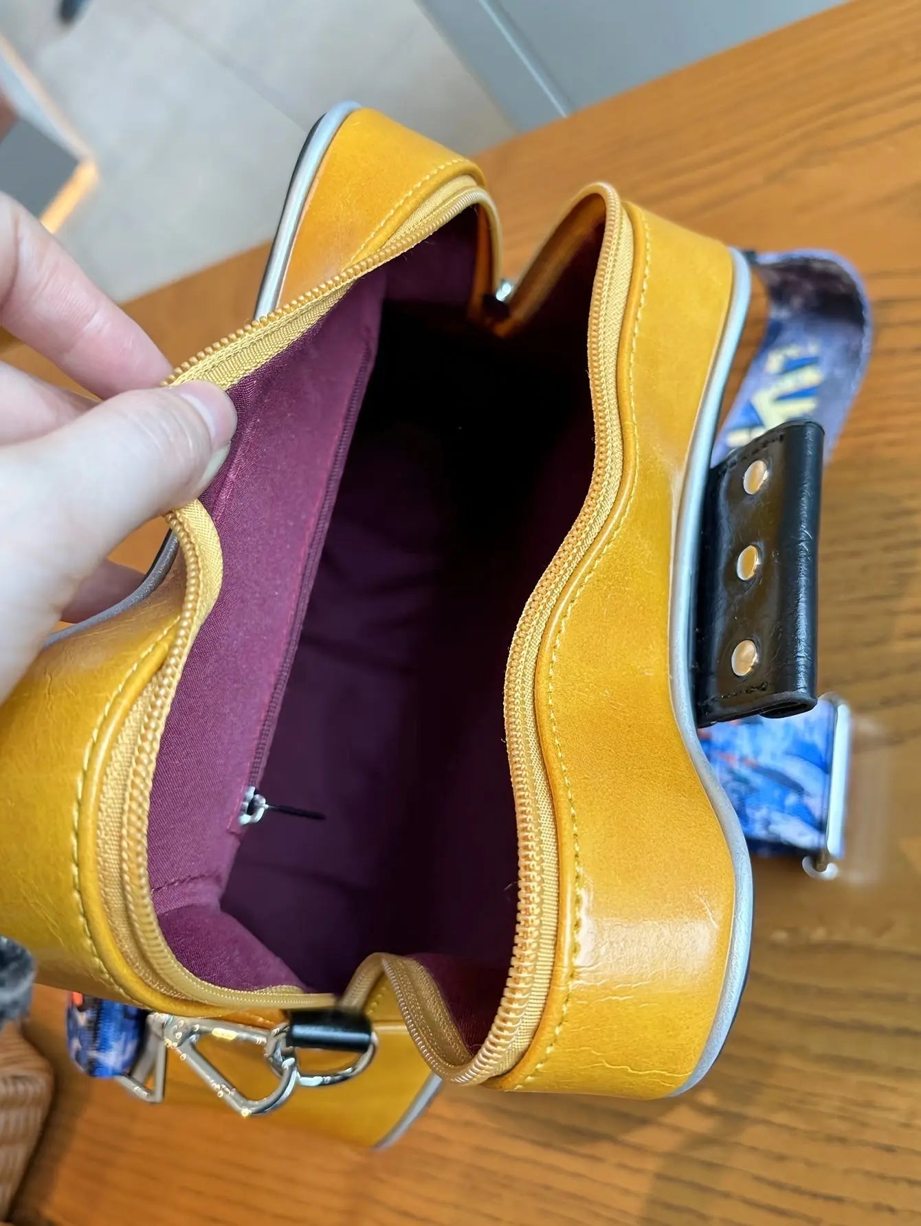 2025 Niche Guitar Shaped Y2K Style Bag, Novelty Crossbody Bag, Rivets Decor Trendy Shoulder Bag - Tophatter Daily Deals