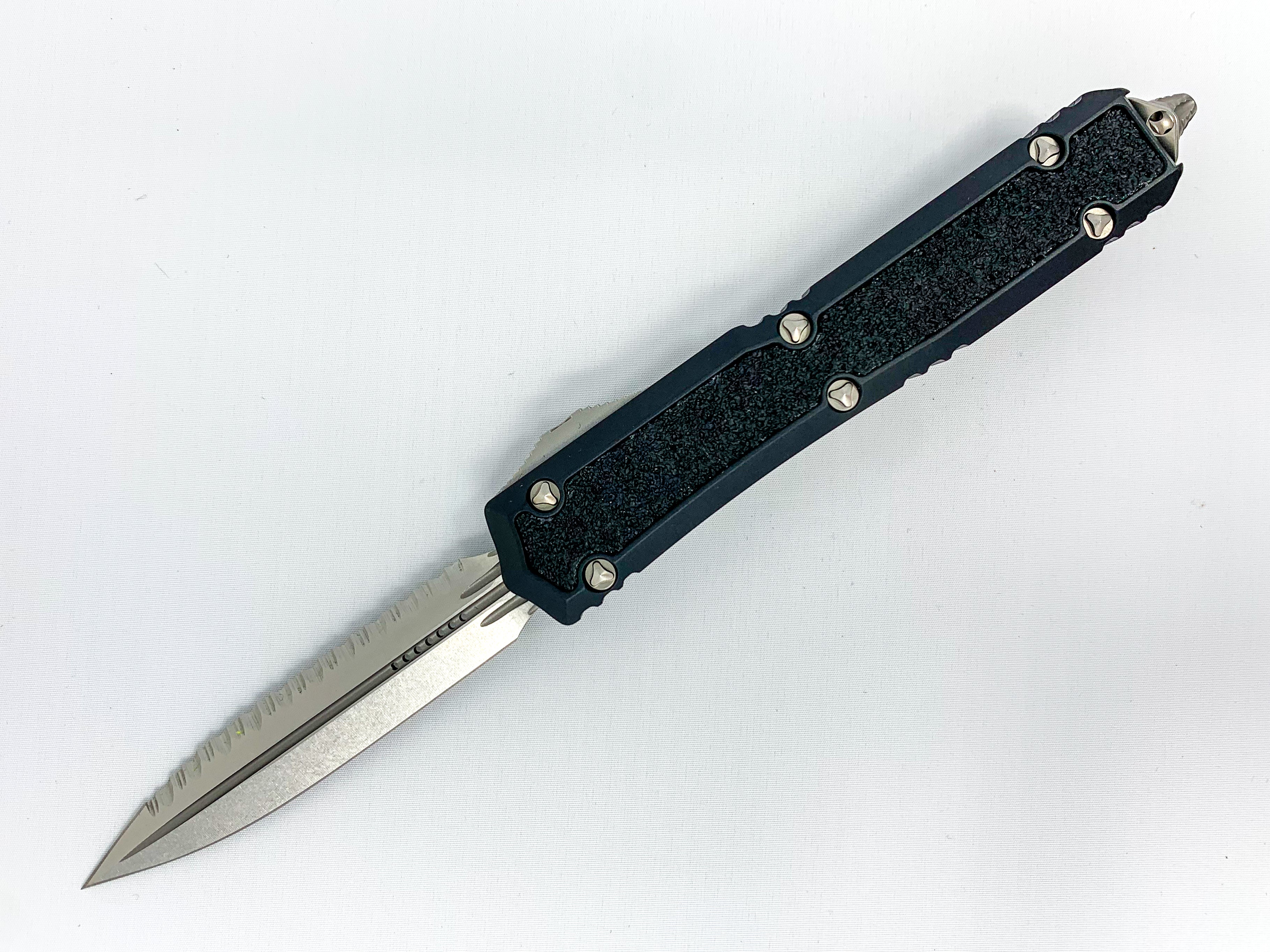 Microtech Makora - Signature Series - Serrated Double Edge - Black Chassis - 206-12S Automatic Knives - Tophatter Daily Deals