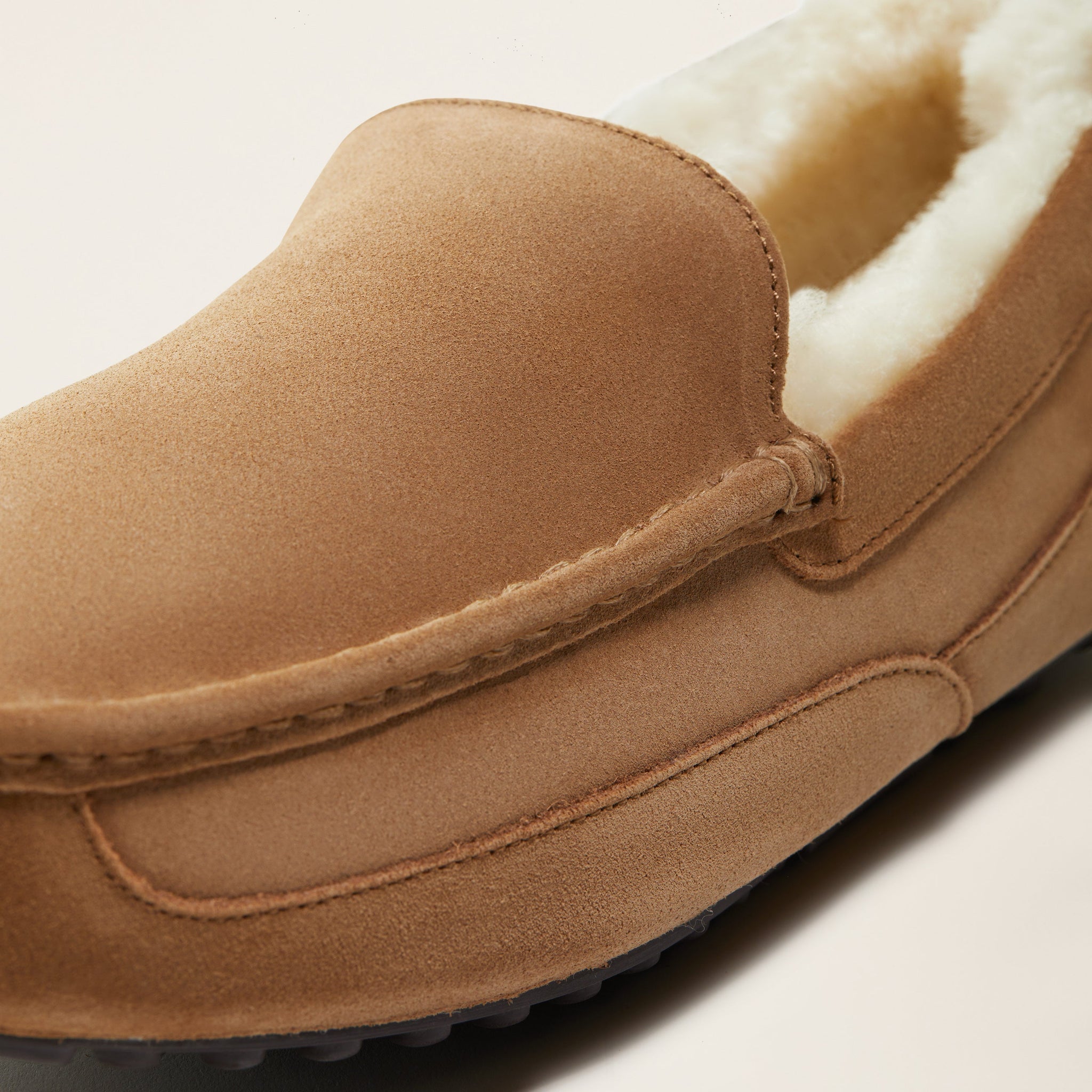 Australian Shearling Tread Men's Moccasin Slippers - Tophatter Daily Deals