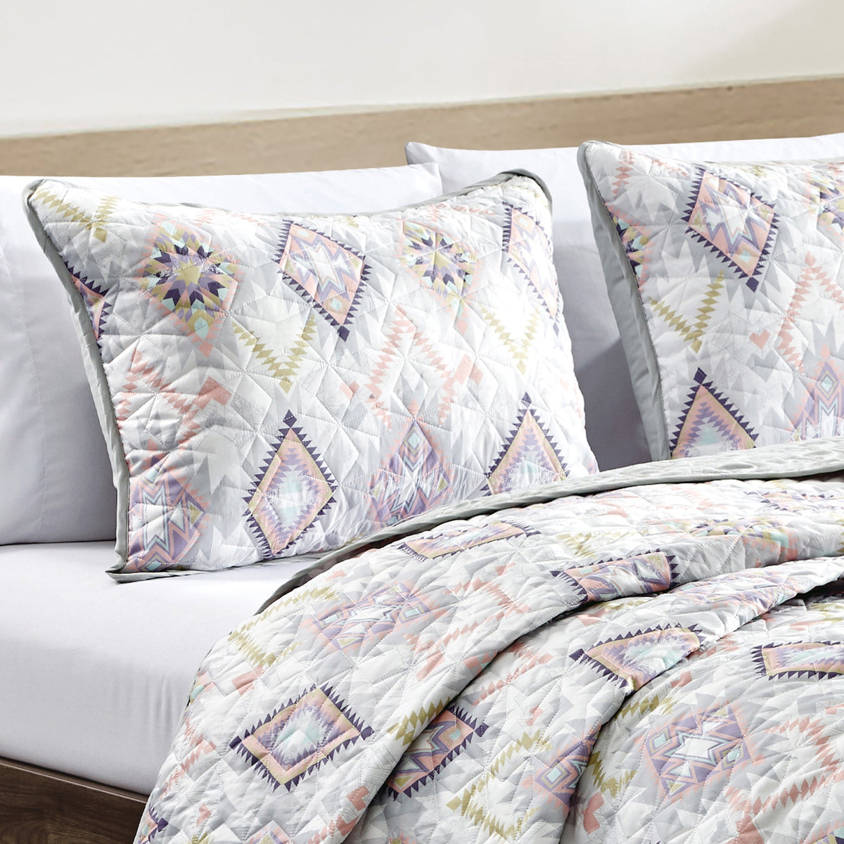 Reversible 3-Piece Geometric Aztec Quilted Bedspread Set with Pillow Shams Bedding - Tophatter Daily Deals