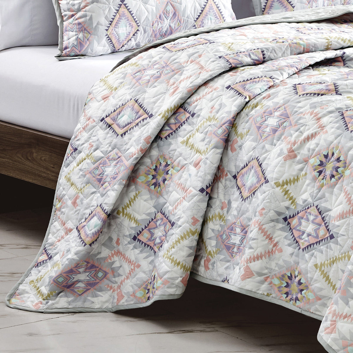 Reversible 3-Piece Geometric Aztec Quilted Bedspread Set with Pillow Shams Bedding - Tophatter Daily Deals