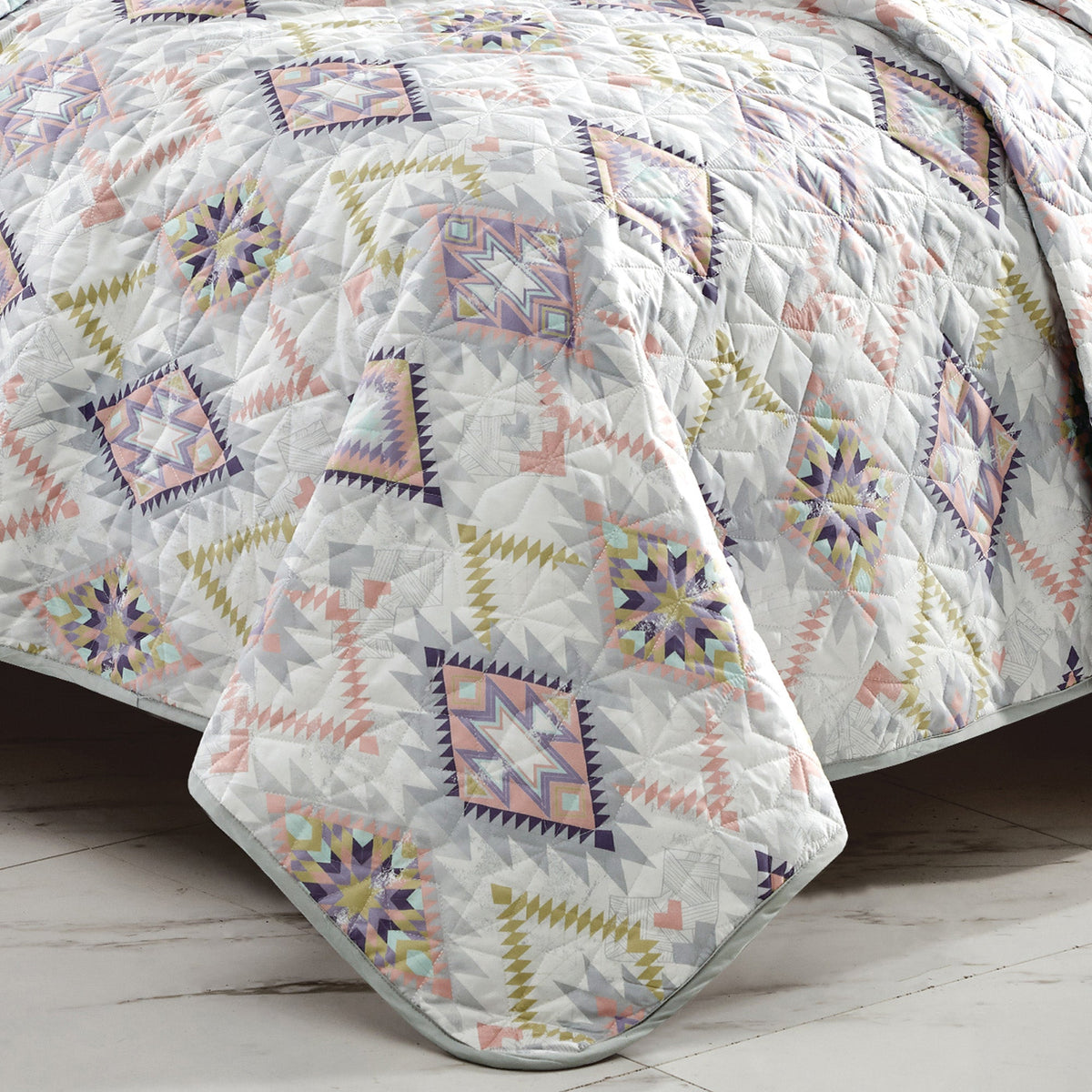 Reversible 3-Piece Geometric Aztec Quilted Bedspread Set with Pillow Shams Bedding - Tophatter Daily Deals