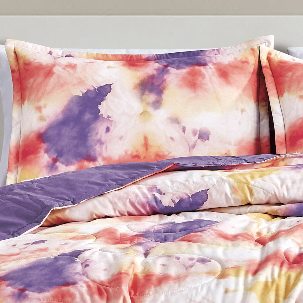 Reversible 3-Piece Watercolor Tie-Dye Bedspread Set - Quilted Coverlet with Pillow Shams Bedding - Tophatter Daily Deals