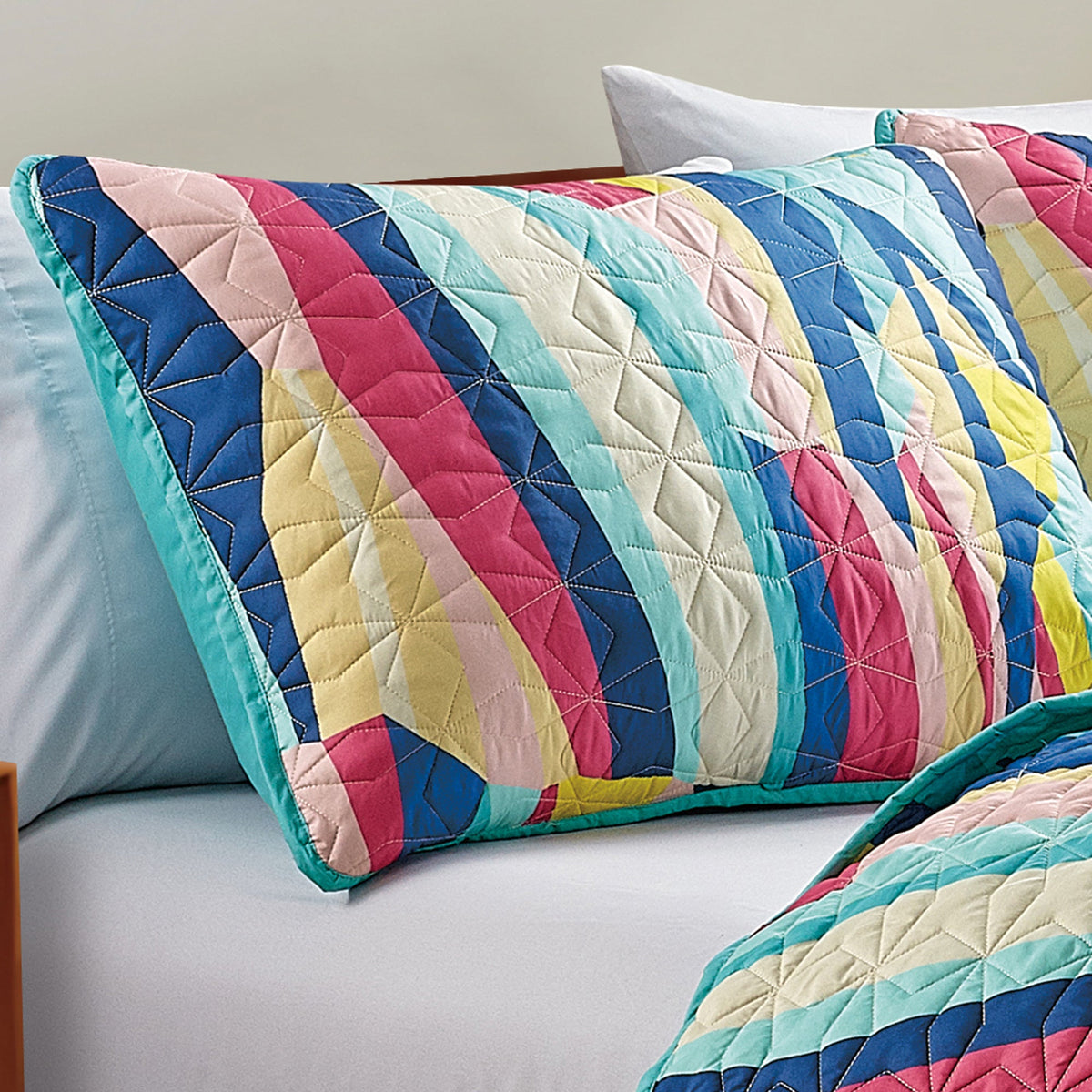 Reversible 3-Piece Vibrant Geometric Stripe Bedspread Set - Quilted Coverlet with Pillow Shams Bedding - Tophatter Daily Deals