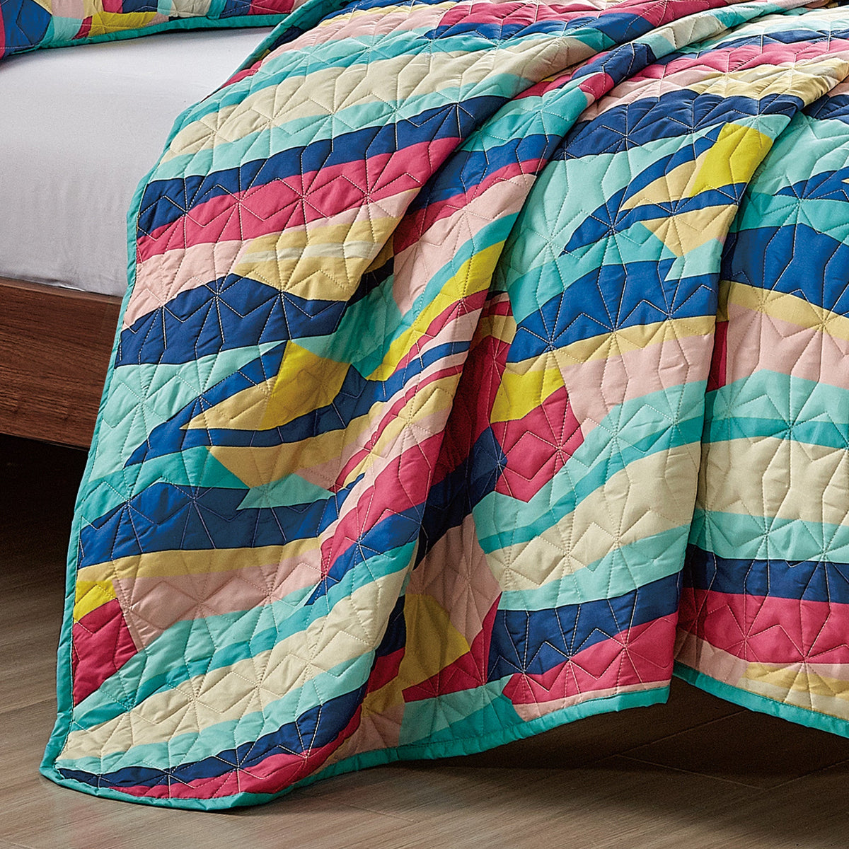 Reversible 3-Piece Vibrant Geometric Stripe Bedspread Set - Quilted Coverlet with Pillow Shams Bedding - Tophatter Daily Deals