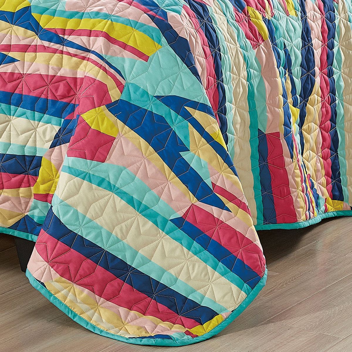 Reversible 3-Piece Vibrant Geometric Stripe Bedspread Set - Quilted Coverlet with Pillow Shams Bedding - Tophatter Daily Deals