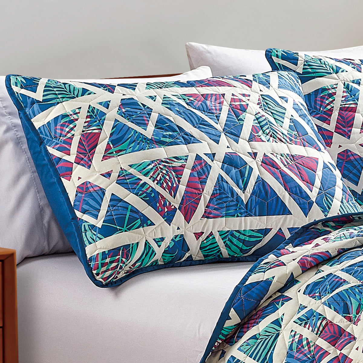 Reversible 3-Piece Geometric Triangle Bedspread Set - Quilted Coverlet with Pillow Shams Bedding - Tophatter Daily Deals