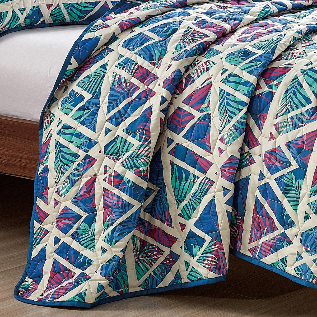Reversible 3-Piece Geometric Triangle Bedspread Set - Quilted Coverlet with Pillow Shams Bedding - Tophatter Daily Deals