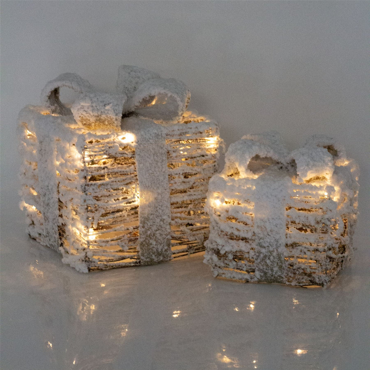 Set Of 2 LED Light Up Christmas Gift Boxes | 2 Piece Rattan Snow Topped Light Up Xmas Boxes | LED Christmas Parcels Christmas Decorations Ornament - Tophatter Daily Deals