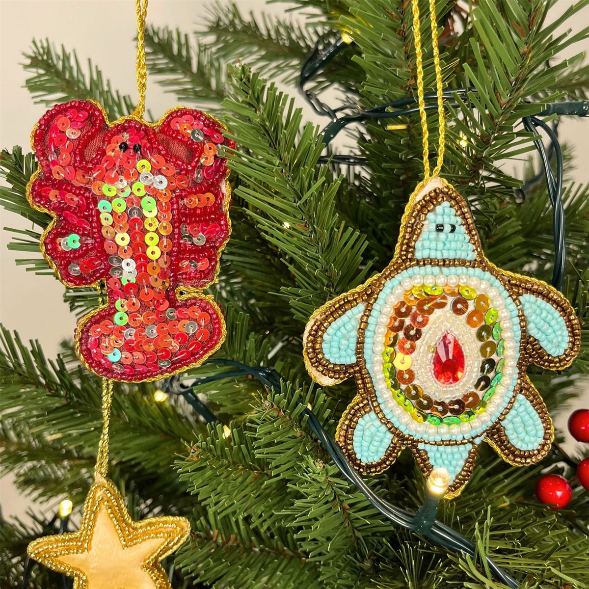 Christmas Tree Beaded Turtle Bauble | Christmas Tree Hanging Ornament - 10cm Baubles - Tophatter Daily Deals
