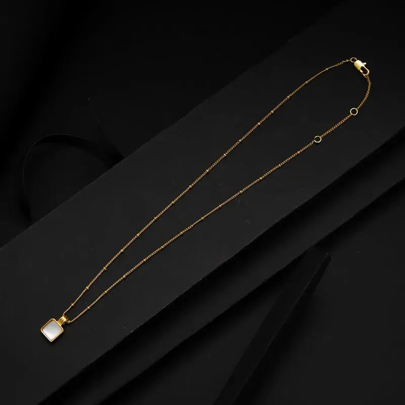 Retro Style Distressed Malachite Necklace Necklaces - Tophatter Daily Deals