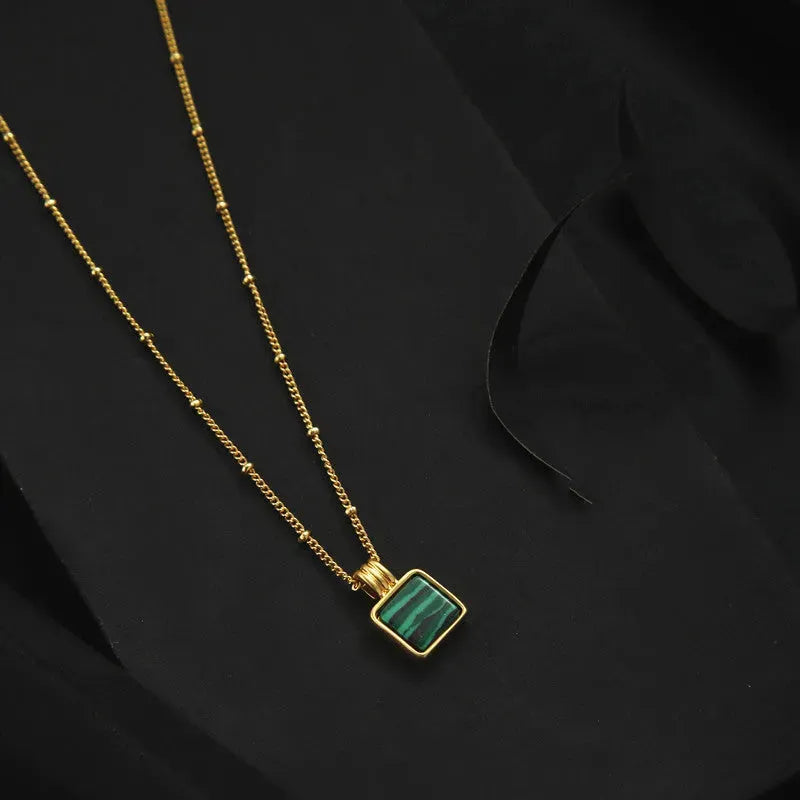 Retro Style Distressed Malachite Necklace Necklaces - Tophatter Daily Deals
