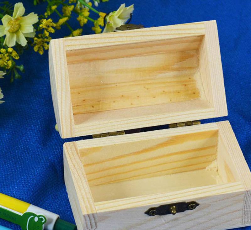 Beautifully wrapped gift ring jewelry box 0 - Tophatter Daily Deals