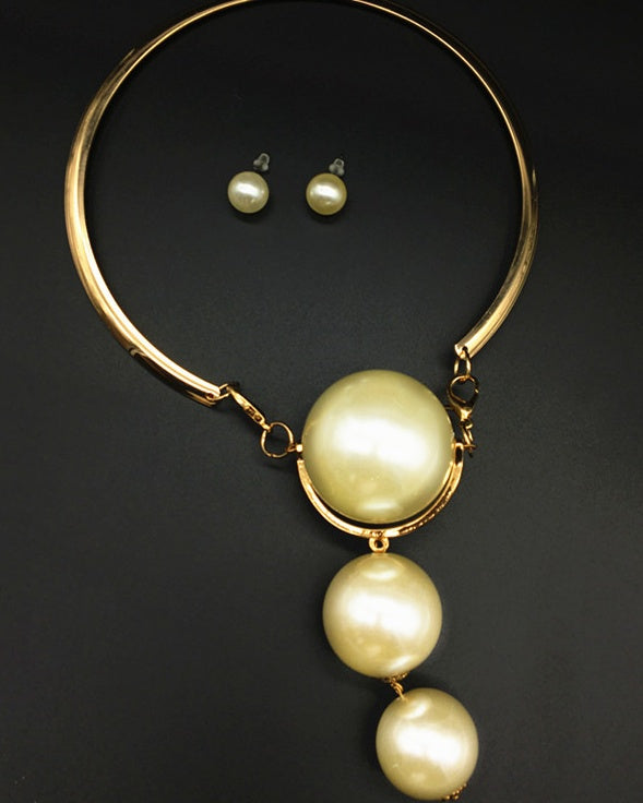 Big Pearl Pendant Necklace Exaggerated Jewelry 0 - Tophatter Daily Deals