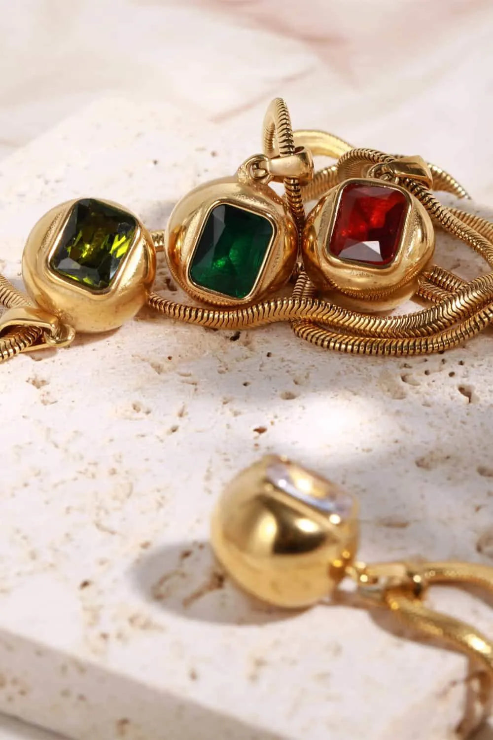 Zircon 18K Gold-Plated Geometrical Shape Pendant Necklace Necklaces - Tophatter Daily Deals