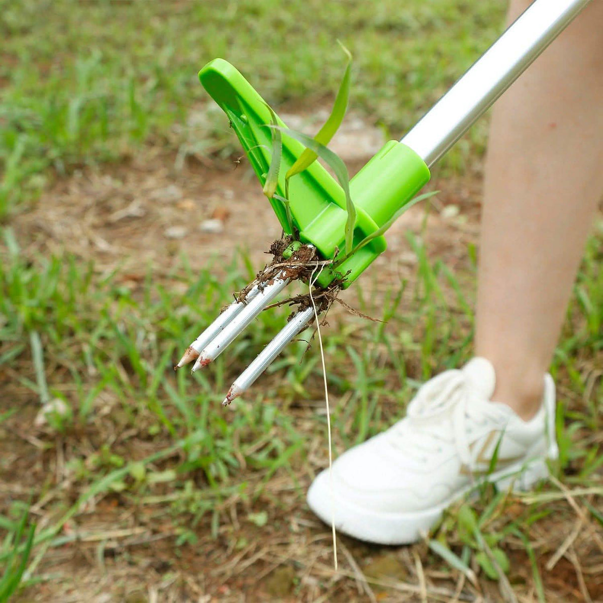 38.98" Weed Puller Twister Stand Up Root Removal Garden & Patio - Tophatter Daily Deals