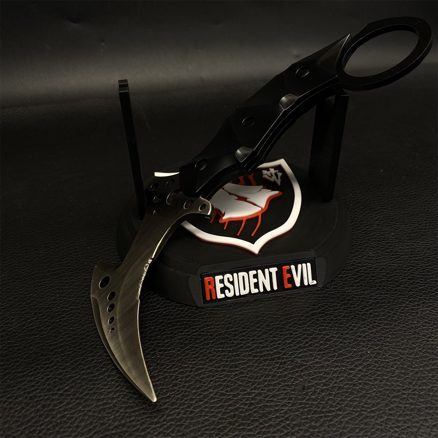 Re8 Chris Karambit 3D Printing Display Holder - Tophatter Daily Deals