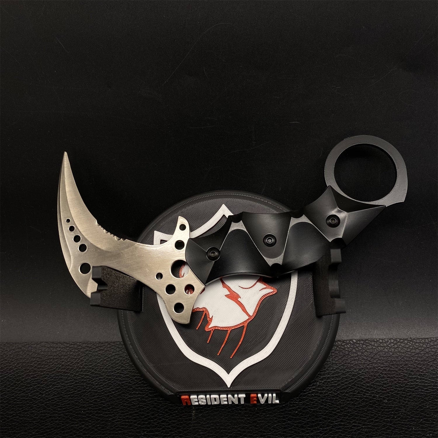 Re8 Chris Karambit 3D Printing Display Holder - Tophatter Daily Deals